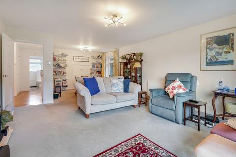 2 bedroom flat for sale, Albany Crescent, Claygate, KT10