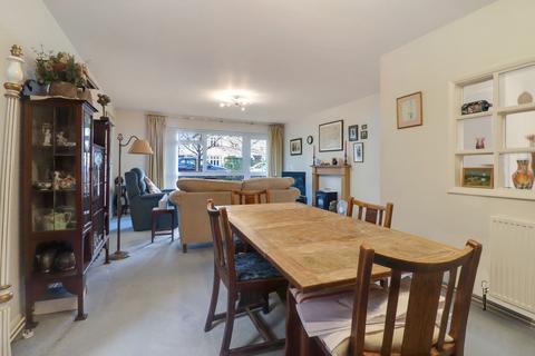 2 bedroom flat for sale, Albany Crescent, Claygate, KT10