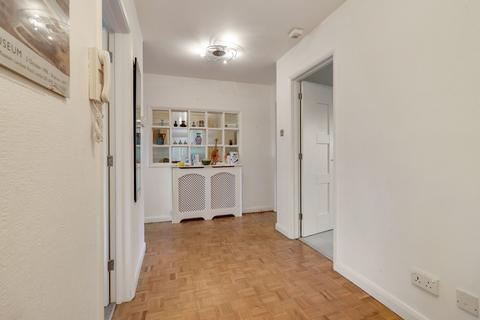 2 bedroom flat for sale, Albany Crescent, Claygate, KT10