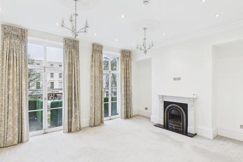 4 bedroom townhouse to rent, Euston Place, Leamington Spa, CV32 4LJ