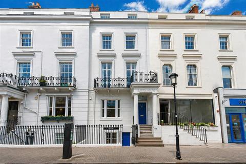 4 bedroom townhouse to rent, Euston Place, Leamington Spa, CV32 4LJ