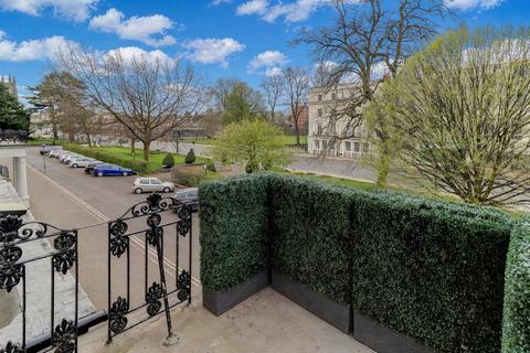 4 bedroom townhouse to rent, Euston Place, Leamington Spa, CV32 4LJ