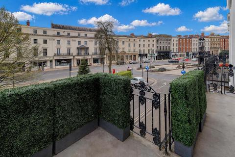 4 bedroom townhouse to rent, Euston Place, Leamington Spa, CV32 4LJ