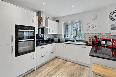 4 bedroom house for sale, Birdwood Crescent, Bideford EX39