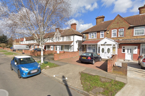 3 bedroom end of terrace house to rent, Cranborne Waye, Hayes UB4