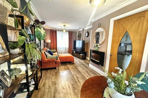 2 bedroom end of terrace house for sale, Lugsdale Road, Widnes, WA8 6DH
