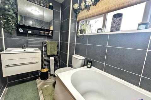 2 bedroom end of terrace house for sale, Lugsdale Road, Widnes, WA8 6DH