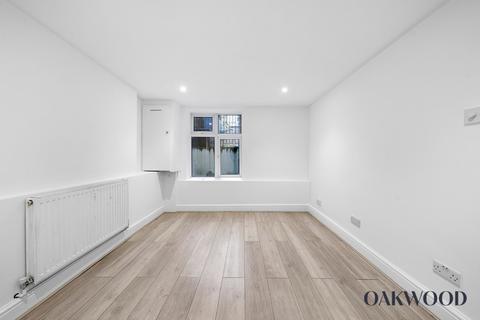 1 bedroom flat for sale, Brownswood Road, London, N4