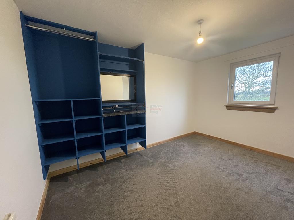 Bedroom 2b.JPG