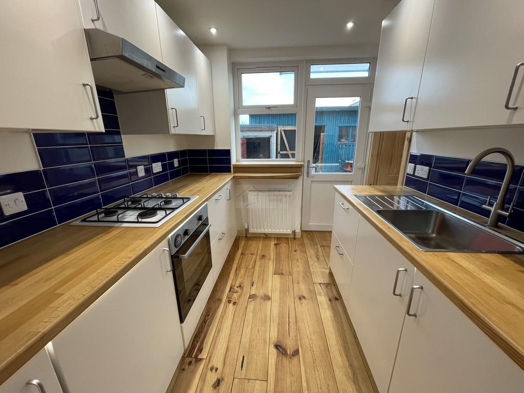 Kitchen a.JPG
