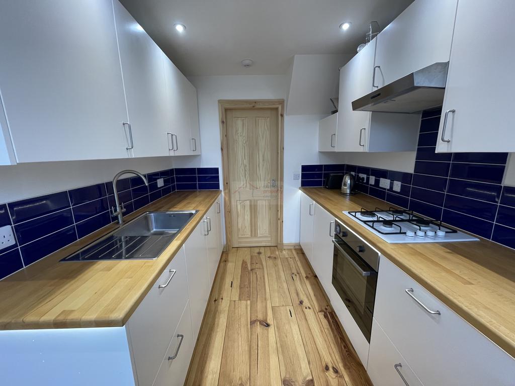 Kitchen b.JPG