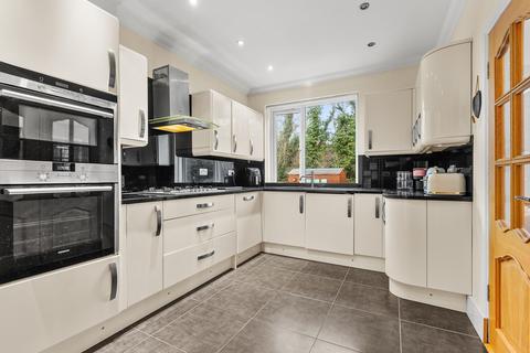 4 bedroom flat for sale, Brenfield Road, Glasgow G44