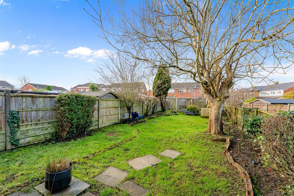 33 amanda road garden 2.jpg
