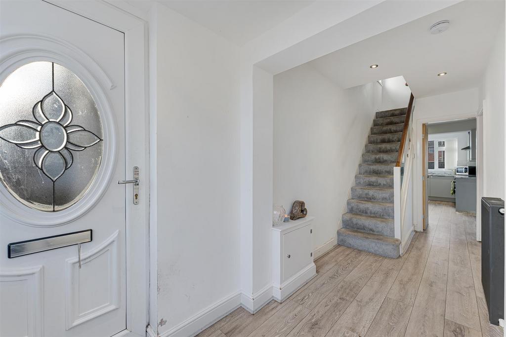 33 Amanda Road hallway.jpg