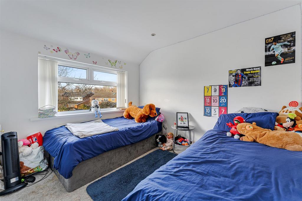 33 amanda road bedroom 2.jpg