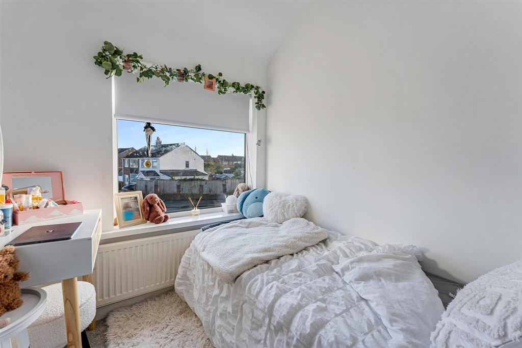 33 Amanda Road bedroom 3.jpg