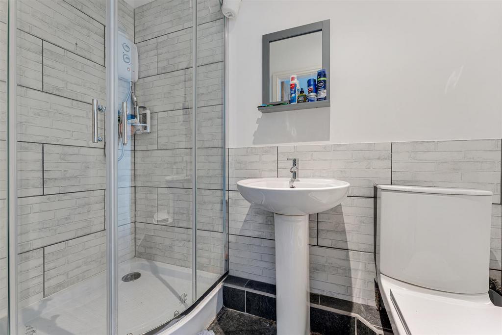 33 Amanda Road shower room.jpg
