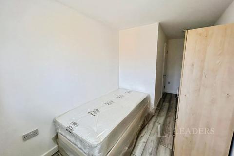undefined, Rochford Drive, Luton, Bedfordshire, LU2