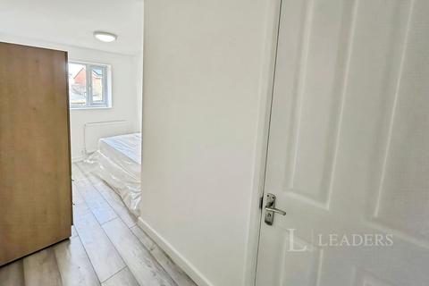 undefined, Rochford Drive, Luton, Bedfordshire, LU2