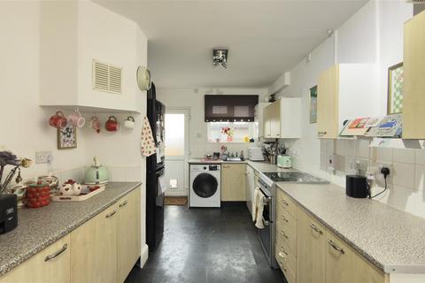 2 bedroom terraced house to rent, Berrymoor Road, Wellingborough