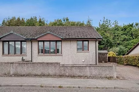2 bedroom semi-detached bungalow for sale