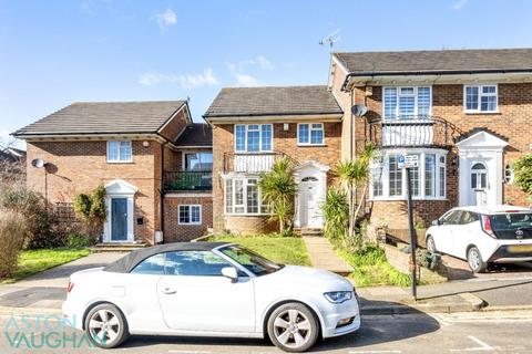 3 bedroom semi-detached house to rent, Hove, East Sussex BN3