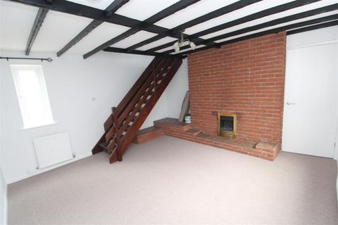 3 bedroom house to rent, High Street, Leicester LE19
