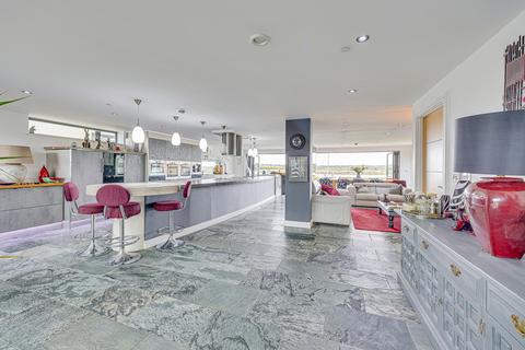 4 bedroom detached house for sale, Hockley SS5