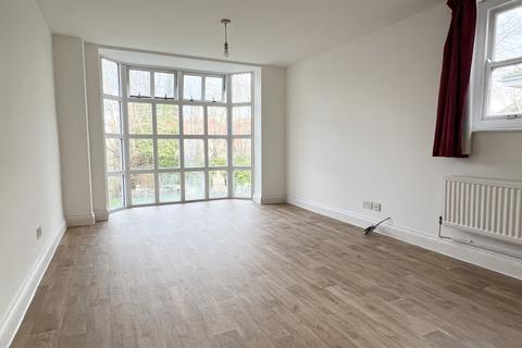 Studio to rent, Latymer Road, Edmonton, N9