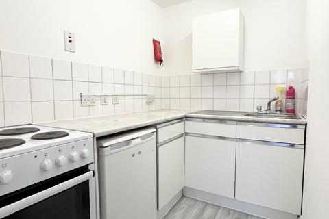 Studio to rent, Latymer Road, Edmonton, N9