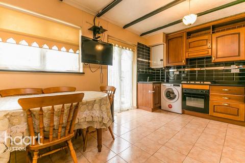 1 bedroom in a house share to rent, Connaught Road, SUTTON