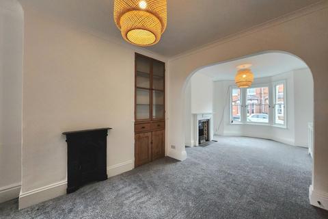 3 bedroom terraced house to rent, Victoria Street, Milton Keynes MK12