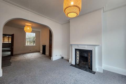 3 bedroom terraced house to rent, Victoria Street, Milton Keynes MK12