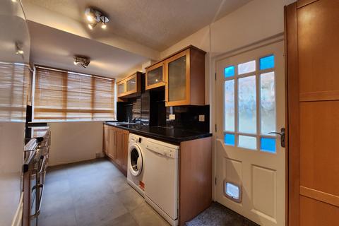 3 bedroom terraced house to rent, Victoria Street, Milton Keynes MK12