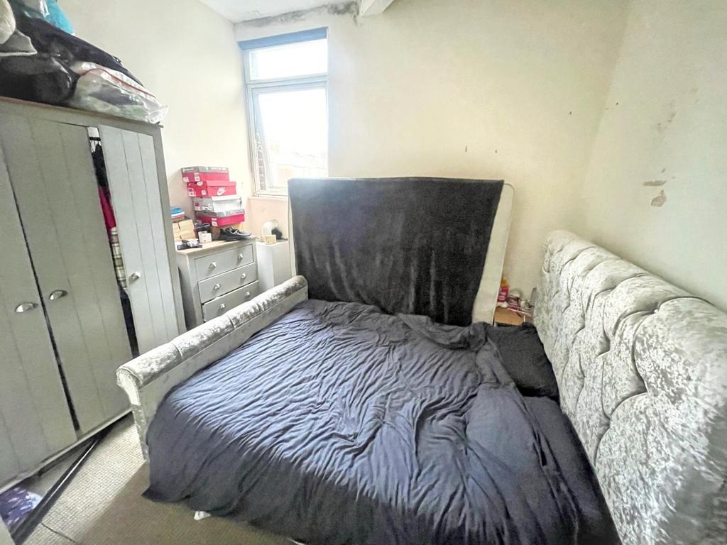 6 Stanifield Lane