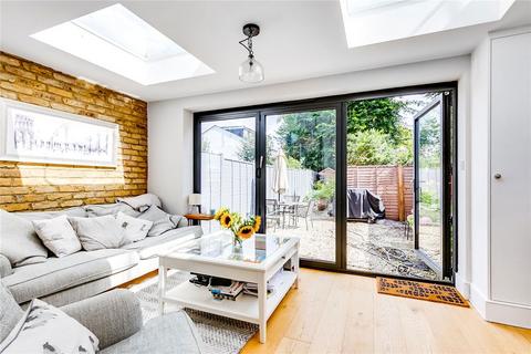 2 bedroom flat to rent, Manville Road, London SW17