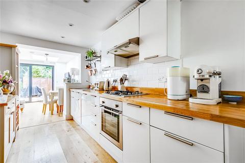 2 bedroom flat to rent, Manville Road, London SW17