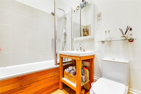 2 bedroom flat to rent, Manville Road, London SW17