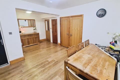 5 bedroom semi-detached house for sale, Hollybank Gardens, Bradford BD7