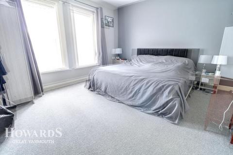 5 bedroom semi-detached house for sale, Caister Road, Great Yarmouth
