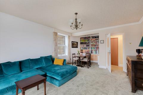 2 bedroom flat for sale, Parish Ghyll Drive, Ilkley, West Yorkshire, LS29