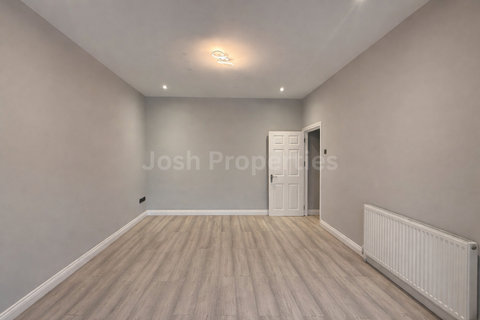 4 bedroom terraced house to rent, Clifton Road, Ilford IG2
