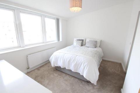 3 bedroom flat to rent, Royal Quay, Liverpool L3