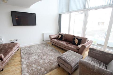 3 bedroom flat to rent, Royal Quay, Liverpool L3