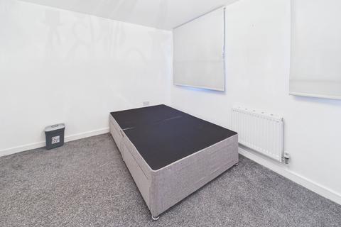 3 bedroom flat to rent, Royal Quay, Liverpool L3