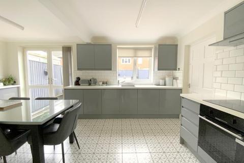3 bedroom end of terrace house for sale, Southwold Crescent, Grimsby