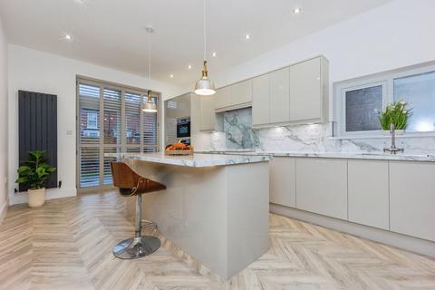 6 bedroom semi-detached house for sale, Brundretts Road, Manchester M21