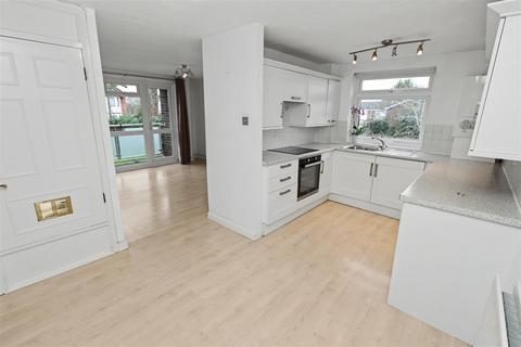 2 bedroom apartment to rent, Red Road, Borehamwood