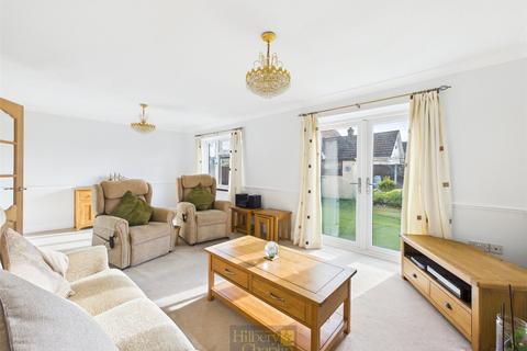 4 bedroom detached house for sale, Somerset Road, Basildon, Essex, SS15