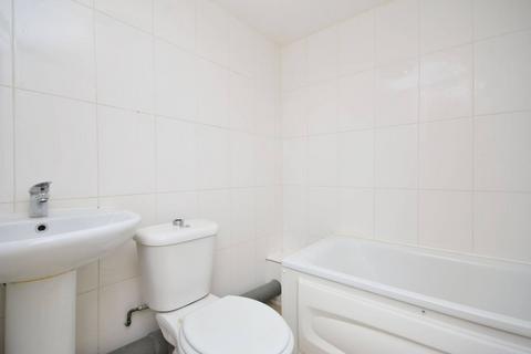 1 bedroom flat to rent, Electric Avenue, Brixton, London, SW9